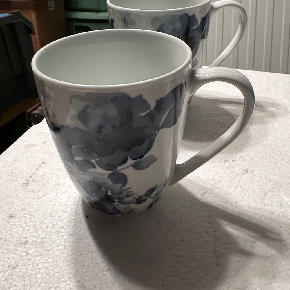 Four H2K Midnight Roses Coffee Cups - Picture 3 of 8